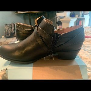 Life stride black ankle boots